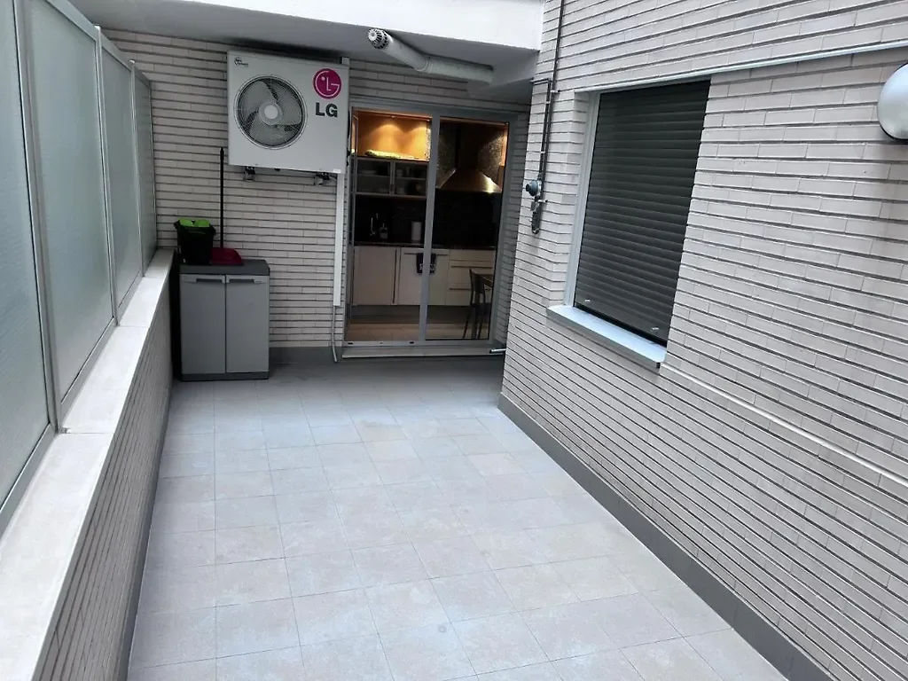 Entrada y pasillo del loft